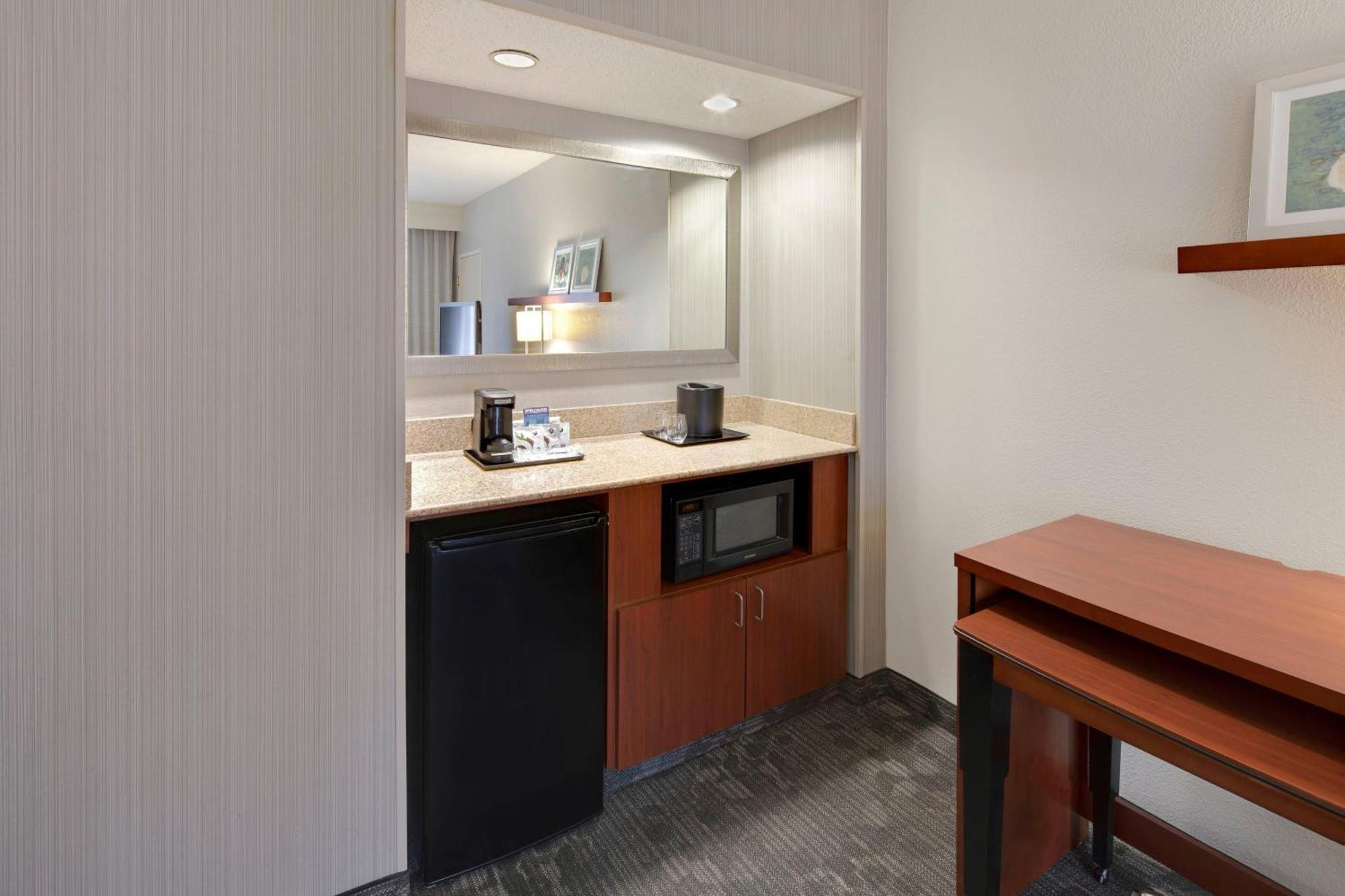 Courtyard By Marriott Atlanta Windy Hill/Ballpark Smyrna Buitenkant foto